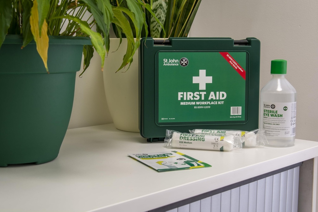 st-john-ambulance-medium-workplace-first-71wZWn2pWyL.jpg