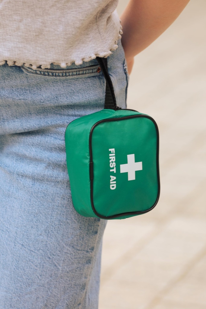 safety-first-aid-hse-one-person-first-ai-81ZL6Wic1oL.jpg